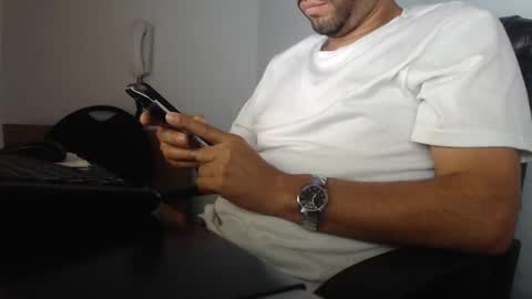 Snapshot of derrik_ chatting on December 2024 12:02:01 PM online show from December 2024 12:02:01 PM