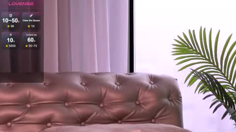 Mia online show from November 2025 06:01:01 AM