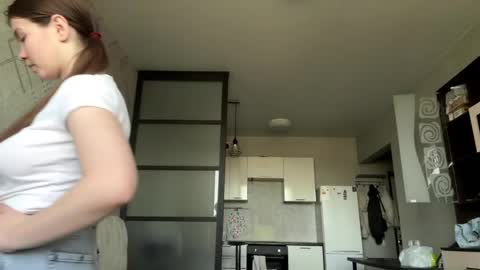 Snapshot of desireeminahan chatting on April 2026 04:19:01 AM Aurora online show from April 2026 04:19:01 AM