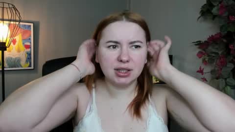 Snapshot of desirelayla chatting on April 2026 06:25:01 AM LAYLA online show from April 2026 06:25:01 AM