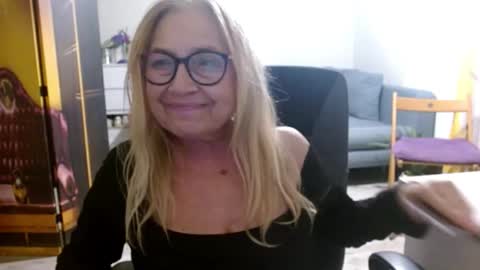 Snapshot of desiresofia chatting on January 2026 03:28:02 PM S O F I A online show from January 2026 03:28:02 PM