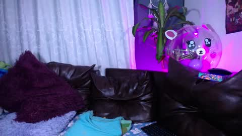 Independent model online show from January 2025 04:52:02 AM