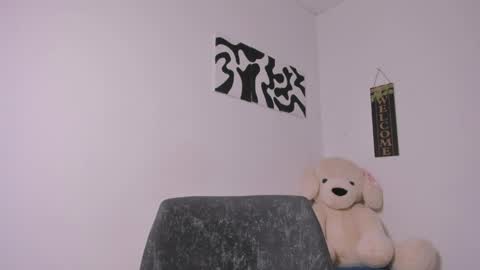 Snapshot of desty_y chatting on April 2026 04:50:02 AM desty_y online show from April 2026 04:50:02 AM