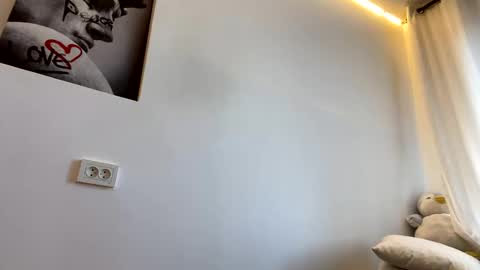 Emily online show from November 2025 07:52:02 AM