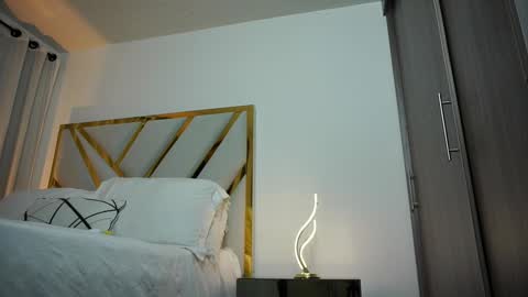 Devin Hunter online show from February 2025 06:08:01 AM