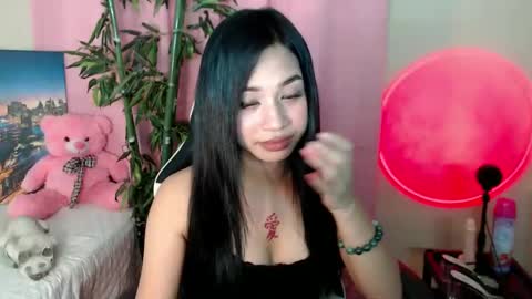 Snapshot of devine_goddessx chatting on January 2025 04:03:01 AM Devine Greyson online show from January 2025 04:03:01 AM