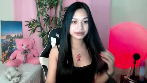 Snapshot of devine_goddessx chatting on February 2025 03:08:02 AM Devine Greyson online show from February 2025 03:08:02 AM
