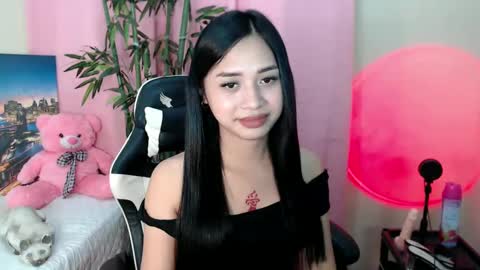 Snapshot of devine_goddessx chatting on February 2025 01:09:02 PM Devine Greyson online show from February 2025 01:09:02 PM