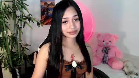 Snapshot of devine_goddessx chatting on February 2025 06:13:01 PM Devine Greyson online show from February 2025 06:13:01 PM