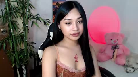 Snapshot of devine_goddessx chatting on February 2025 07:27:01 PM Devine Greyson online show from February 2025 07:27:01 PM