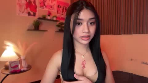 Snapshot of devine_goddessx chatting on October 2025 09:54:02 AM Devine Greyson online show from October 2025 09:54:02 AM