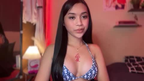 Snapshot of devine_goddessx chatting on December 2025 04:29:01 AM Devine Greyson online show from December 2025 04:29:01 AM