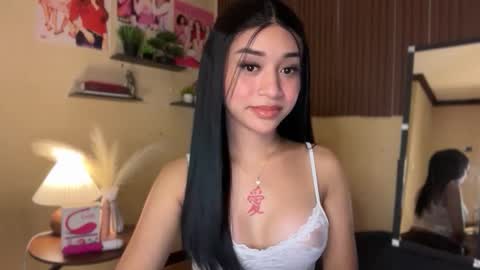 Snapshot of devine_goddessx chatting on December 2025 10:44:02 AM Devine Greyson online show from December 2025 10:44:02 AM