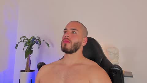 Devon Collins Independent model online show from December 2024 12:09:02 AM