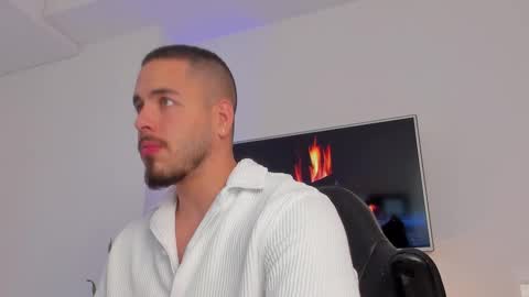 Devon Collins Independent model online show from October 2025 03:43:01 PM