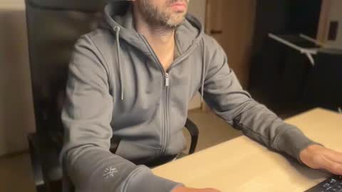 Snapshot of devswiss chatting on December 2025 03:39:01 PM DevSwiss online show from December 2025 03:39:01 PM