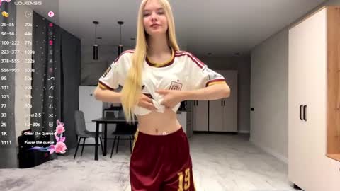 Snapshot of dewdropdoll chatting on July 2026 07:30:01 PM dewdropdoll online show from July 2026 07:30:01 PM