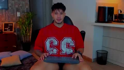 JULIAN online show from November 2025 02:43:02 AM