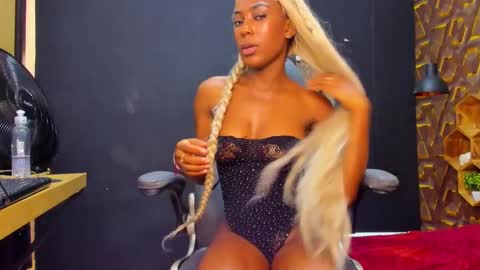 Snapshot of deyy_madisson chatting on December 2024 11:27:02 PM Madisson online show from December 2024 11:27:02 PM