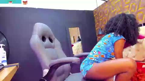 Snapshot of deyy_madisson chatting on December 2024 07:57:01 PM Madisson online show from December 2024 07:57:01 PM