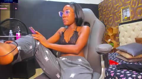 Snapshot of deyy_madisson chatting on January 2025 05:45:02 AM Madisson online show from January 2025 05:45:02 AM