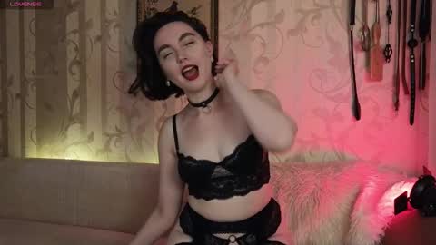 Diana Di Honey online show from September 2025 02:16:01 PM