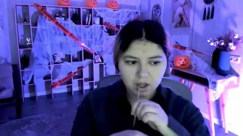 Dia online show from October 2025 08:10:01 PM