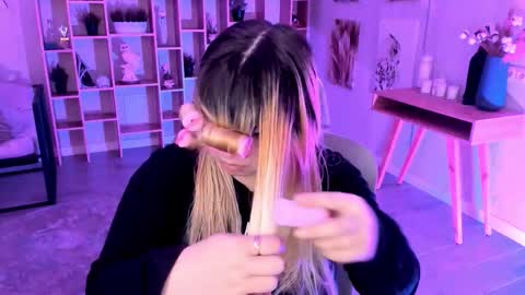 Dia online show from November 2025 07:45:02 PM