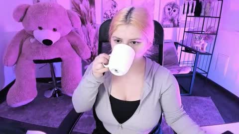 Dia online show from November 2025 06:12:01 PM