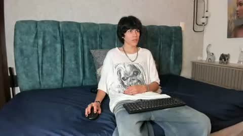 Snapshot of diamond_twink chatting on June 2026 02:05:01 PM diamond_twink online show from June 2026 02:05:01 PM