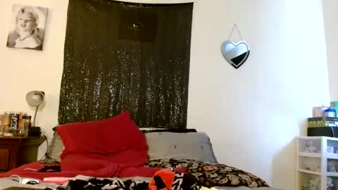 Snapshot of diamondmonroexo chatting on February 2025 07:22:02 PM DiamondMonroeXo online show from February 2025 07:22:02 PM