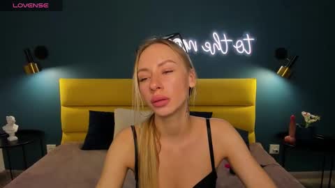 Diana  online show from October 2025 01:38:01 AM