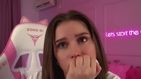 Snapshot of dianabecker chatting on March 2026 06:06:01 AM Diana online show from March 2026 06:06:01 AM