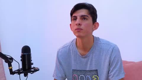 Ana  Leo online show from February 2025 12:27:01 PM