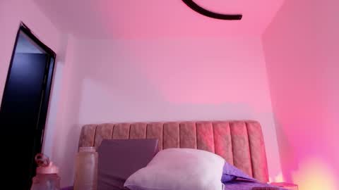 Diane online show from November 2025 07:14:01 PM