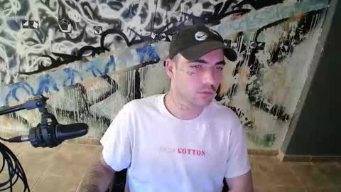 Snapshot of didismurf02 chatting on November 2025 04:00:01 AM didismurf02 online show from November 2025 04:00:01 AM