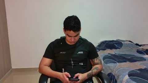Snapshot of diego_cazas chatting on June 2026 02:25:05 AM DIEGO CAZAS online show from June 2026 02:25:05 AM
