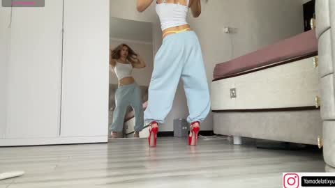 Snapshot of diffgirls chatting on September 2025 09:19:02 AM Tanya online show from September 2025 09:19:02 AM