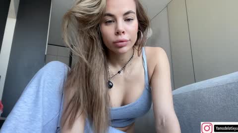 Snapshot of diffgirls chatting on October 2025 09:15:01 AM Tanya online show from October 2025 09:15:01 AM