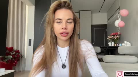 Snapshot of diffgirls chatting on October 2025 10:34:02 AM Tanya online show from October 2025 10:34:02 AM