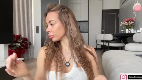 Snapshot of diffgirls chatting on October 2025 09:07:01 AM Tanya online show from October 2025 09:07:01 AM