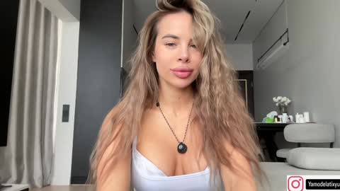 Snapshot of diffgirls chatting on October 2025 11:10:01 AM Tanya online show from October 2025 11:10:01 AM