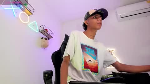 Snapshot of dikey_18 chatting on December 2024 09:02:01 PM dikey_18 online show from December 2024 09:02:01 PM