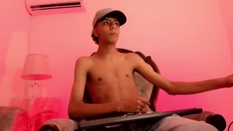 Snapshot of dikey_18 chatting on December 2024 09:00:01 PM dikey_18 online show from December 2024 09:00:01 PM