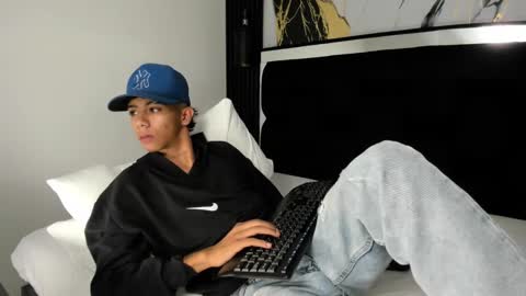 Snapshot of dikey_18 chatting on December 2024 01:21:01 AM dikey_18 online show from December 2024 01:21:01 AM