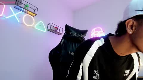 Snapshot of dikey_18 chatting on January 2025 09:14:02 PM dikey_18 online show from January 2025 09:14:02 PM