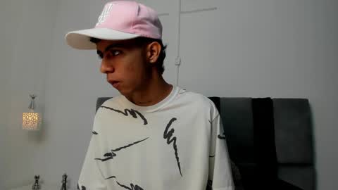 Snapshot of dikey_18 chatting on February 2025 08:38:02 PM dikey_18 online show from February 2025 08:38:02 PM