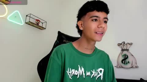 Snapshot of dikey_18 chatting on February 2025 08:34:02 PM dikey_18 online show from February 2025 08:34:02 PM