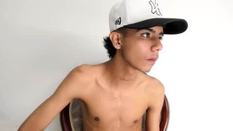 Snapshot of dikey_18 chatting on February 2025 12:25:01 AM dikey_18 online show from February 2025 12:25:01 AM