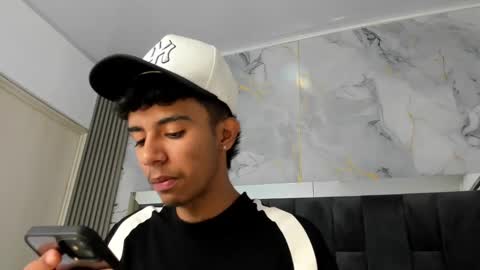 Snapshot of dikey_18 chatting on March 2025 09:06:02 PM dikey_18 online show from March 2025 09:06:02 PM